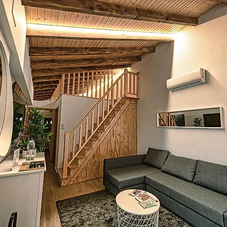 O Grilo Aparthotel *